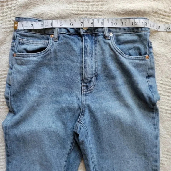 Only Straight Legged Patched Jeans - Picture 3 of 9